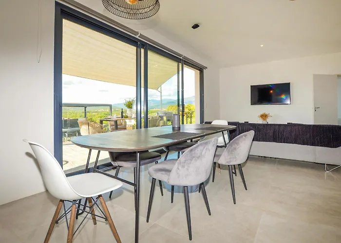 Spacieuse Proche Plages Holiday home *